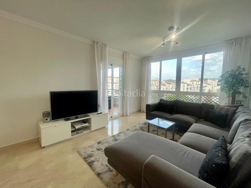Foto 6a21abb9-afa3-4929-b707-2382ecc2c29d. Ático encantador ático dúplex en el corazón de Puerto Banús en Marbella