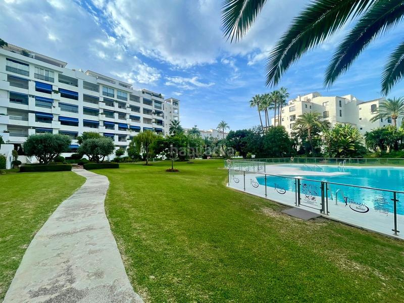 Foto 8c5bcb7c-5fd5-4f17-acf8-57dfd7073f5c. Ático encantador ático dúplex en el corazón de Puerto Banús en Marbella