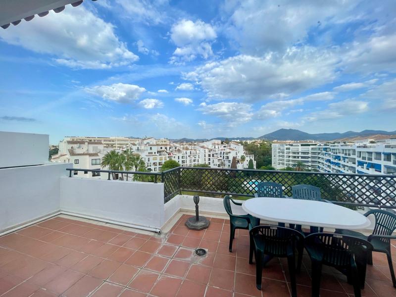 Foto d0894f3f-1862-4b07-8217-a312d7d31615. Ático encantador ático dúplex en el corazón de Puerto Banús en Marbella