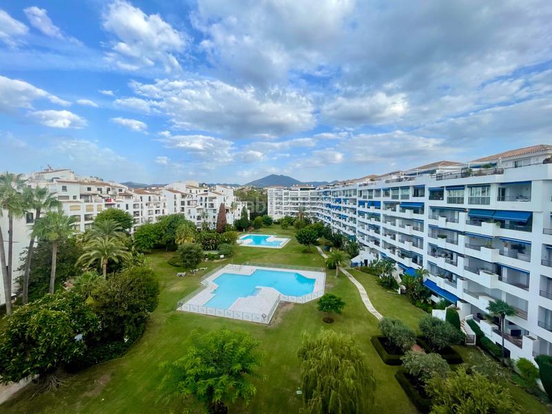 Foto d1ca01eb-a7b8-42bd-bce0-f17cd52366e4. Ático encantador ático dúplex en el corazón de Puerto Banús en Marbella