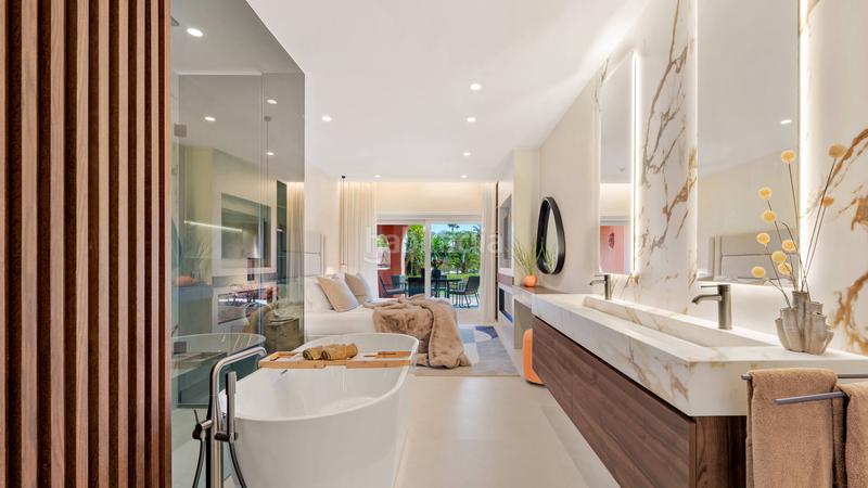 Foto aaff8146-a2af-4891-9049-d1608e2bd46a. Planta baixa amb aparcament piscina a Sotoserena Estepona