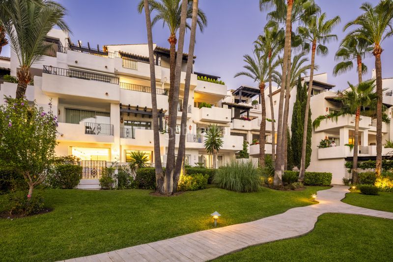 Foto 41c2c47d-0447-4d14-9160-eef94642d596. Planta baixa amb aparcament piscina a Puente Romano Marbella