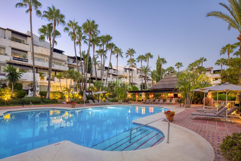 Foto 71f56009-d22e-4223-809a-48aec8e68128. Planta baixa amb aparcament piscina a Puente Romano Marbella