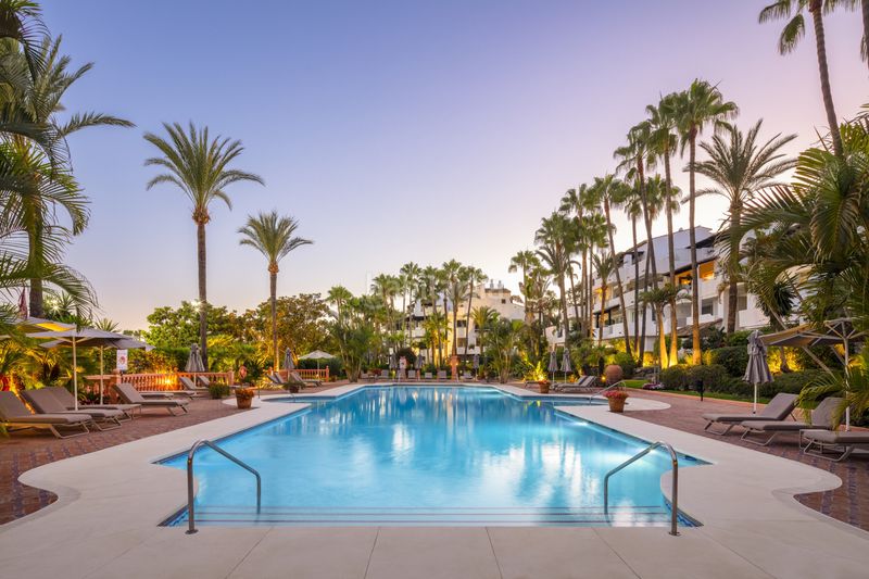 Foto 8d058305-65df-4378-9828-9442c65ff810. Planta baixa amb aparcament piscina a Puente Romano Marbella