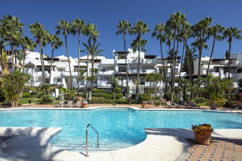 Foto 99375d69-7bce-4f0d-b188-0b729ce2642a. Planta baixa amb aparcament piscina a Puente Romano Marbella