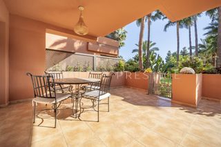 Affitto Piano terra in Puerto Banús. Apartamento en planta baja junto a la playa de puerto banús