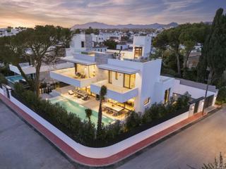 Casa a Nueva Alcántara. Villa de lujo junto a la playa con excepcionales amenidades