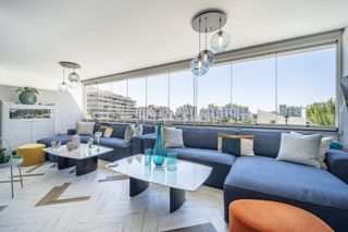 Location Appartement à Puerto Banús. Apartamento de diseño elegante en el corazón de puerto banús
