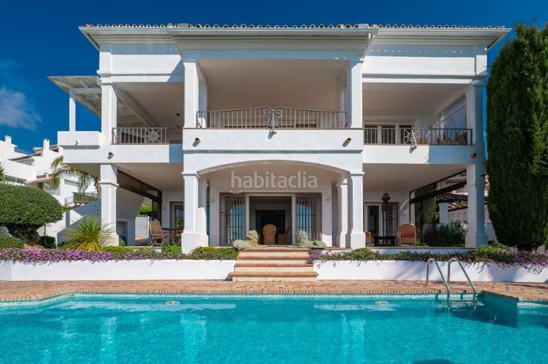 Foto bba351b0-5c4d-4628-a182-93502bfc4d82. Casa amb piscina a Río Real Marbella