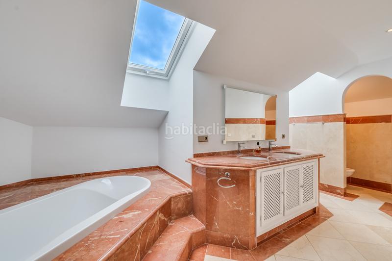 Foto c62e7612-88da-470c-801b-f222db6efb16. Haus mit pool in Río Real Marbella