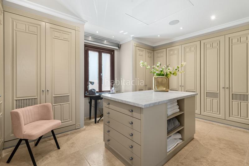 Foto 23d282ec-85e5-466a-972b-601846d66bac. Casa amb aparcament piscina a La Quinta Benahavís