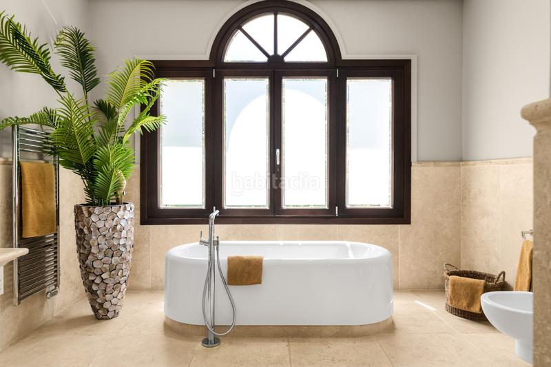 Foto f2a2c91e-dacb-45c0-a33a-874dc0d8aa90. Casa amb aparcament piscina a La Quinta Benahavís