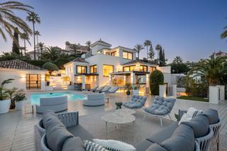 Casa en Los Naranjos. Encantadora villa de 5 dormitorios en venta en nueva andalucía