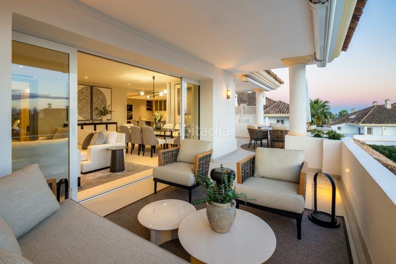 Foto 6f170f7c-e7db-4e52-baf5-53fe16a74322. Attique avec parking piscine dans lomas de Marbella club Marbella