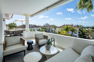 Àtic a Lomas de Marbella Club. Excepcional dúplex de 3 habitaciones en venta en la milla de oro