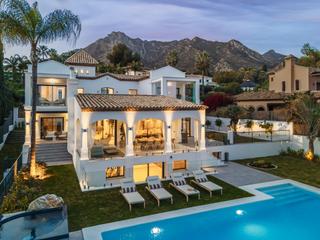 Casa a Sierra Blanca. Exquisita villa con impresionantes características en la milla d