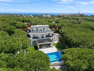 Casa a Las Chapas - Alicate Playa. Excepcional villa de 6 dormitorios en marbella este  la casa de