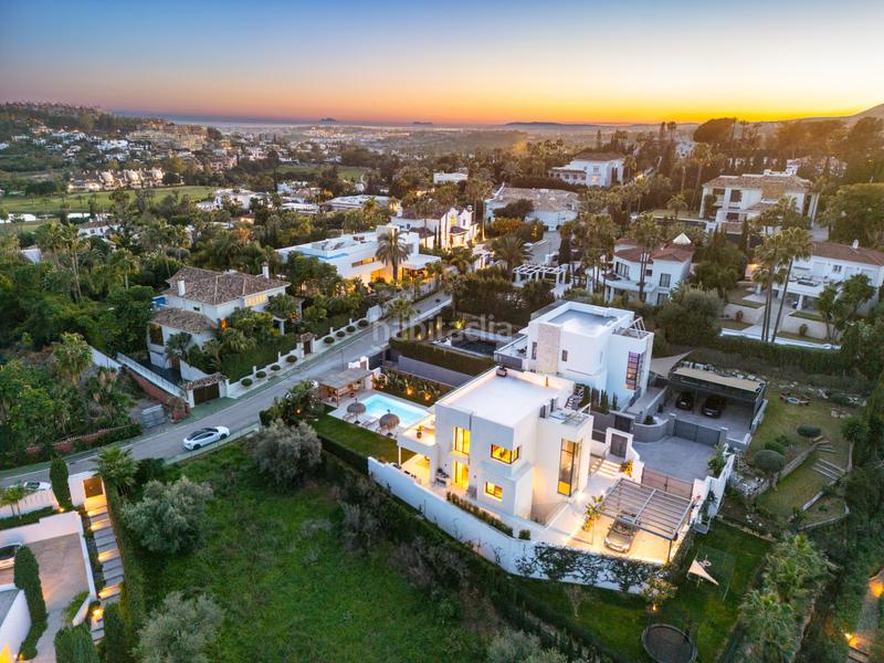 Foto 7ca3f929-d157-43ff-9790-75eaab4d5704. Casa amb aparcament piscina a Los Naranjos Marbella