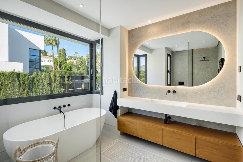 Foto a1a94784-eb45-439b-bd24-fea01296d89c. Casa amb aparcament piscina a Los Naranjos Marbella