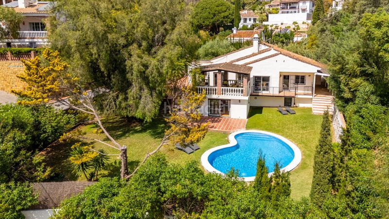 Foto 610555c2-24c4-42d2-8ab9-2d8b5248bb87. Casa amb aparcament piscina a El Rosario - Ricmar Marbella