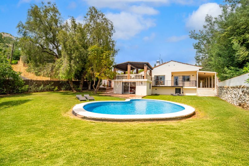 Foto 7ee9bfc7-7ab4-4e67-b45d-0ed60b8dcf73. Casa amb aparcament piscina a El Rosario - Ricmar Marbella