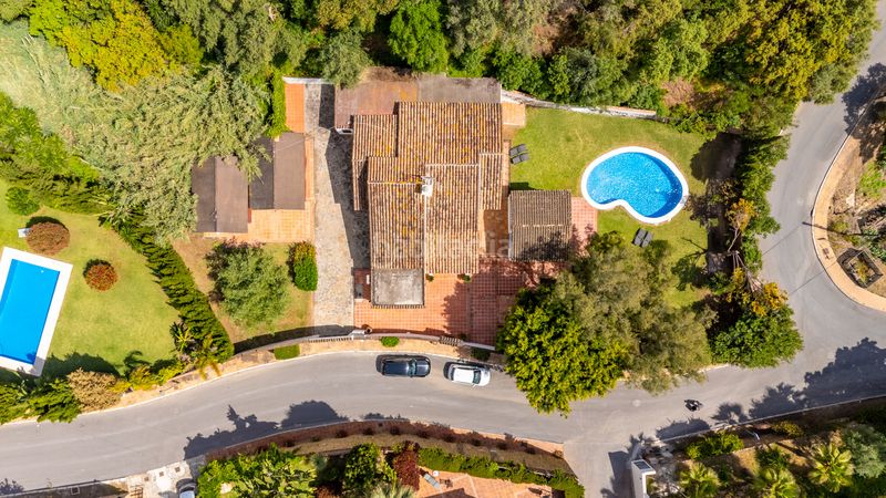 Foto e257d88c-1bb8-4038-936b-28711c385f96. Casa amb aparcament piscina a El Rosario - Ricmar Marbella