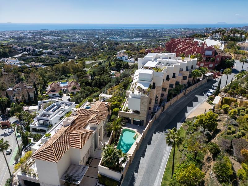 Foto 46cbc13d-da0e-4e77-963e-b274b8574b8c. Planta baja exquisito apartamento en planta baja en La Quinta con impresionante terraza en Benahavís