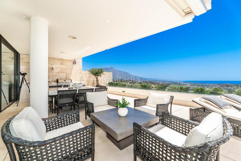 Foto d6f7fc9a-de72-4241-b344-f391d4f19827. Planta baja exquisito apartamento en planta baja en La Quinta con impresionante terraza en Benahavís