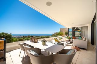 Apartament a La Quinta. Elegancia moderna y vistas al mar en una de las zonas más exclus