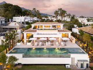 Haus in Aloha. Excepcional villa de 6 dormitorios en nueva andalucía