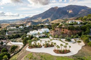 Casa a Altos de Estepona. Excepcional y encantadora villa en venta en estepona