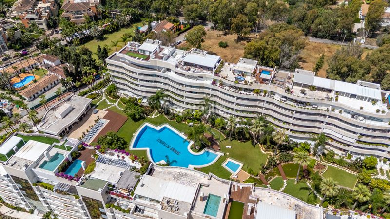 Foto 0b008c49-b627-4b80-97ab-f916579fd97b. Apartament amb aparcament a Puerto Banús Marbella