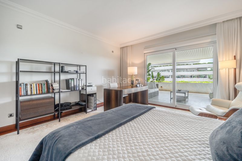 Foto 5382ec51-ff4a-4eef-87c8-43d7f0635490. Apartament amb aparcament a Puerto Banús Marbella