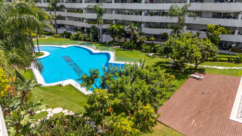 Foto 75592f3e-4229-43fd-9397-8dbb2a465600. Apartament amb aparcament a Puerto Banús Marbella