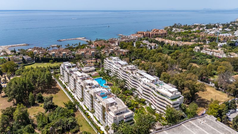 Foto 8df43203-7601-4a6b-b3c0-bfbda2b1e007. Apartament amb aparcament a Puerto Banús Marbella