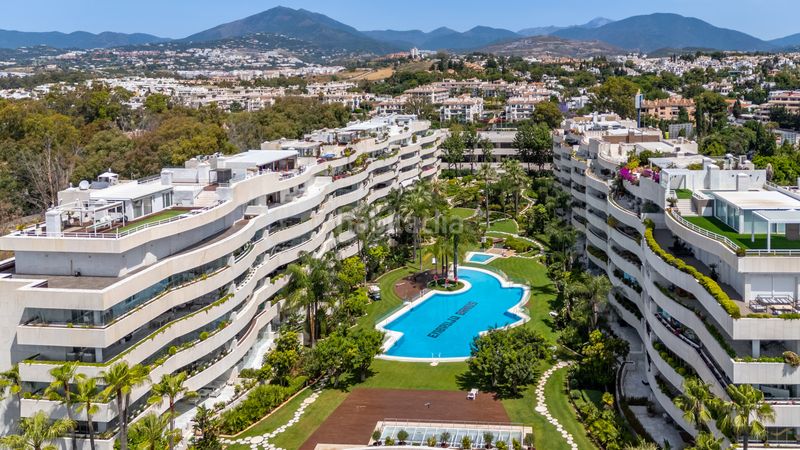 Foto 9c2bcaeb-32e1-4d2c-812e-4ff0c2176851. Apartament amb aparcament a Puerto Banús Marbella