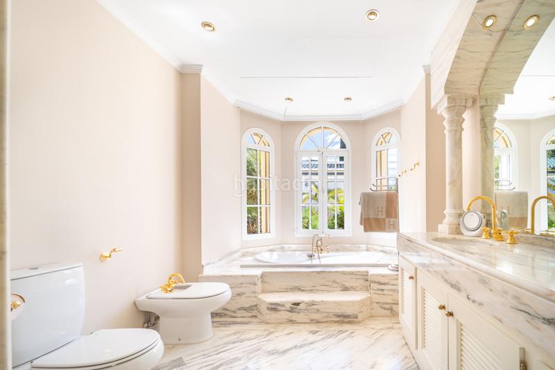 Foto 0bcdeb14-03a7-433c-aed9-1e680bf69d4b. Maison avec chauffage parking piscine dans Sierra Blanca Marbella