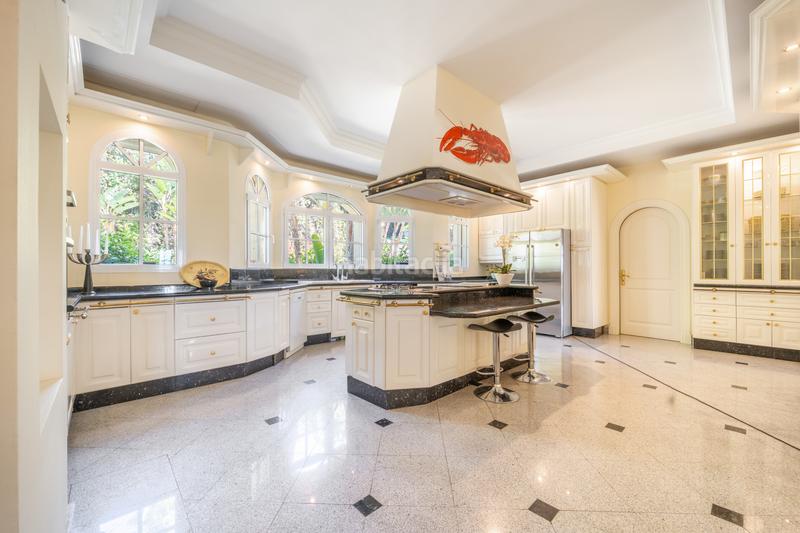 Foto 1b8e66ef-5916-404e-8fa5-172912dd7d64. Maison avec chauffage parking piscine dans Sierra Blanca Marbella