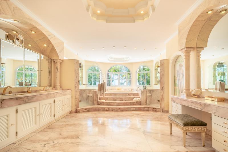 Foto 3103d8aa-4132-4cf5-8f9f-3f7dccf698a4. Maison avec chauffage parking piscine dans Sierra Blanca Marbella