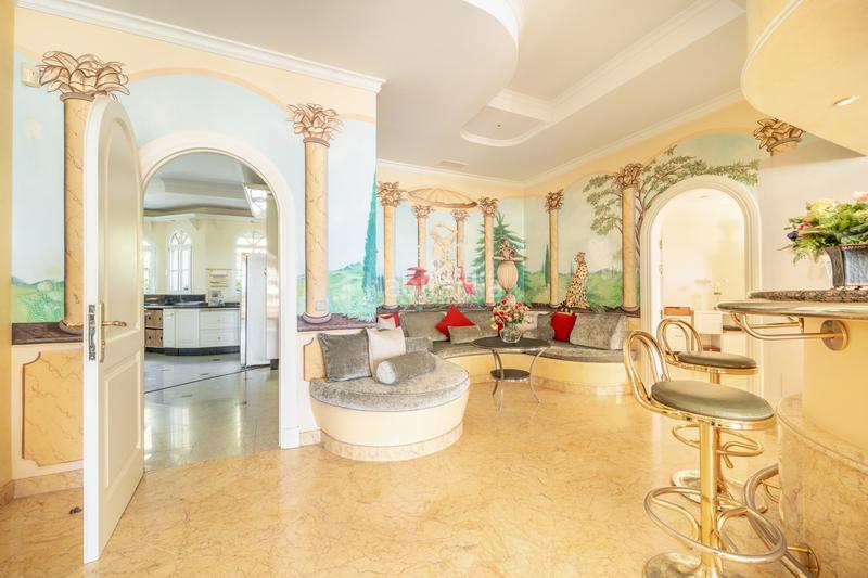 Foto 7f3f882f-d2d4-4553-92d8-bf7b209a7f91. Maison avec chauffage parking piscine dans Sierra Blanca Marbella