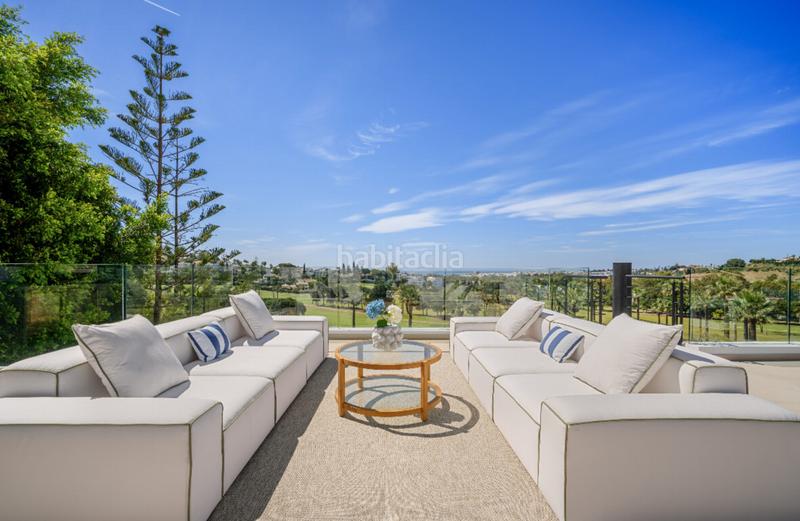 Foto 34187f47-7dab-4929-aae5-80e356e60257. Casa impresionante villa de arquitecto con vistas al golf en primera línea en nueva andalucía en Marbella
