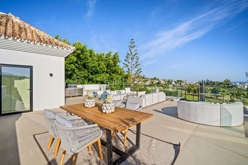 Foto 358a793e-8aa5-4f87-b805-58c4352f14c9. Casa impresionante villa de arquitecto con vistas al golf en primera línea en nueva andalucía en Marbella