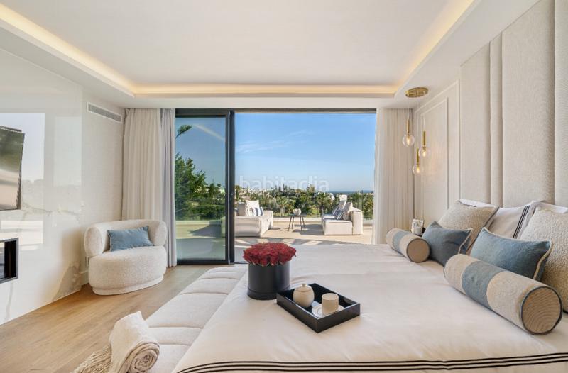 Foto 381b812f-638b-4cc1-8339-2633e112e952. Casa impresionante villa de arquitecto con vistas al golf en primera línea en nueva andalucía en Marbella