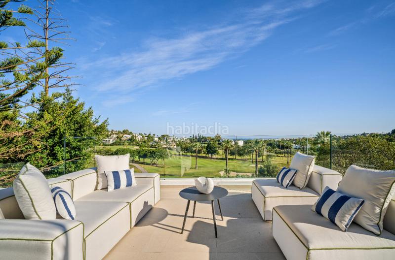 Foto 46a567cf-ed88-4b5f-b3f5-baccf48f21fe. Casa impresionante villa de arquitecto con vistas al golf en primera línea en nueva andalucía en Marbella
