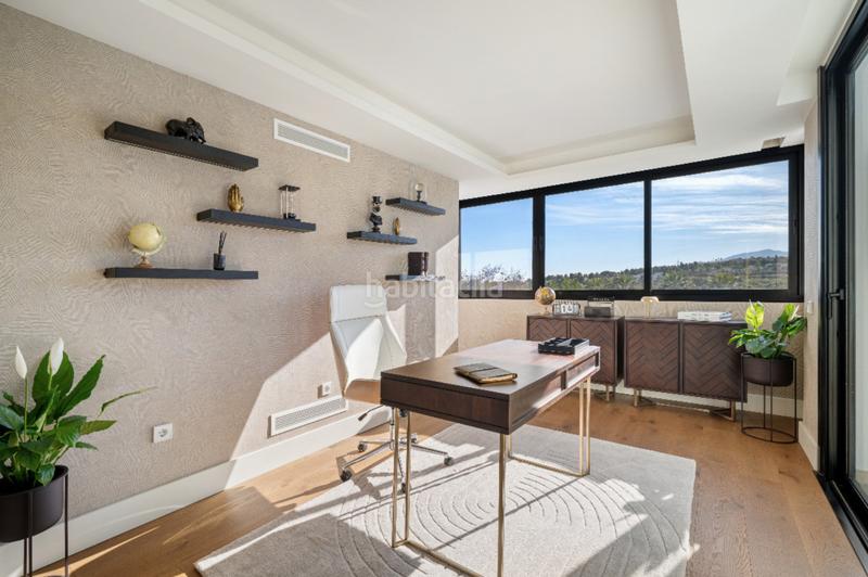 Foto 7f4a5cd5-289d-42b3-bdc7-aef76b0fa1af. Casa impresionante villa de arquitecto con vistas al golf en primera línea en nueva andalucía en Marbella