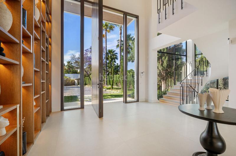 Foto 83a76ca7-5628-4e10-81b0-52b3d426b74b. Casa impresionante villa de arquitecto con vistas al golf en primera línea en nueva andalucía en Marbella