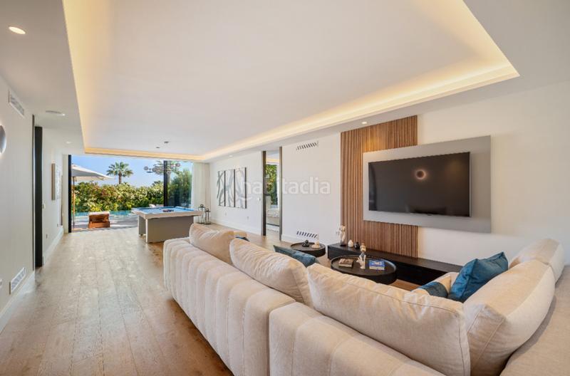 Foto 89d454b1-61de-4176-8b8c-d8749f00d7e8. Casa impresionante villa de arquitecto con vistas al golf en primera línea en nueva andalucía en Marbella