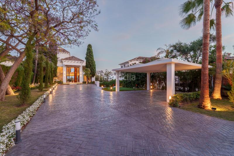 Foto 8d473328-5816-4e28-84b8-878e189ca496. Casa impresionante villa de arquitecto con vistas al golf en primera línea en nueva andalucía en Marbella