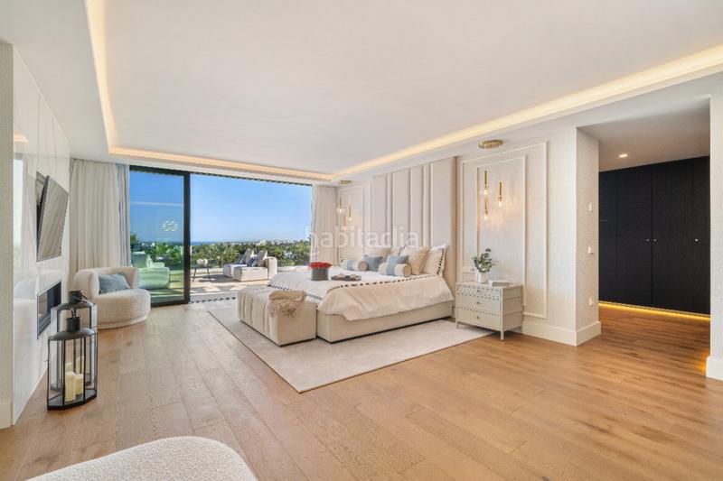 Foto a32ba623-2b42-44b9-9707-957fcc8251c0. Casa impresionante villa de arquitecto con vistas al golf en primera línea en nueva andalucía en Marbella