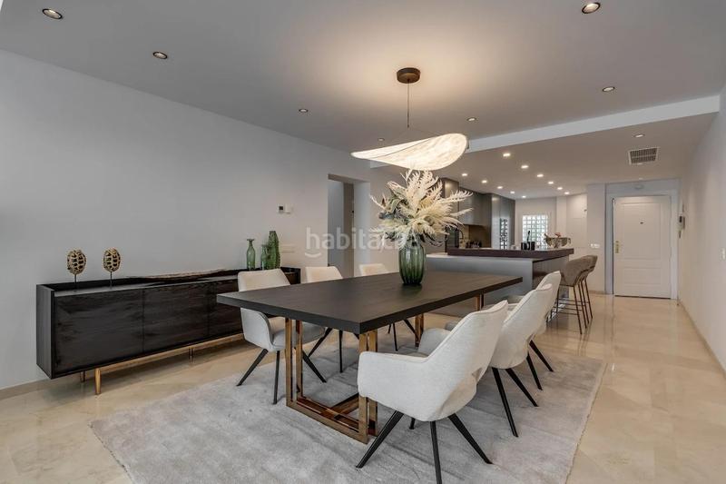 Foto e4c2e915-598a-4f24-a1fe-5aa7356c67e6. Attico con parcheggio piscina in Puerto Banús Marbella